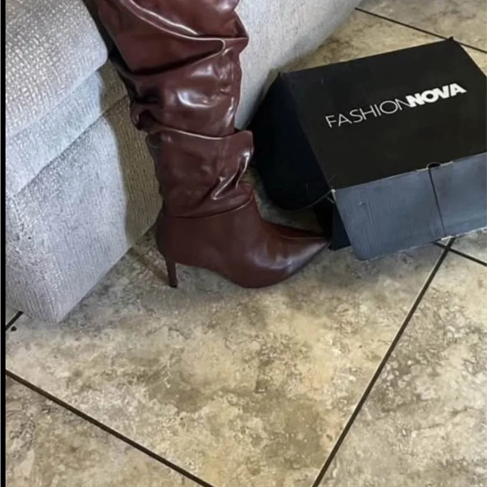 Elegant Brown Women's Boots
